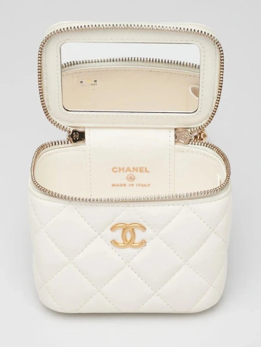 Chanel White Quilted Lambskin Mini Vanity Case With CC Chain Bag - Picture 10 of 12